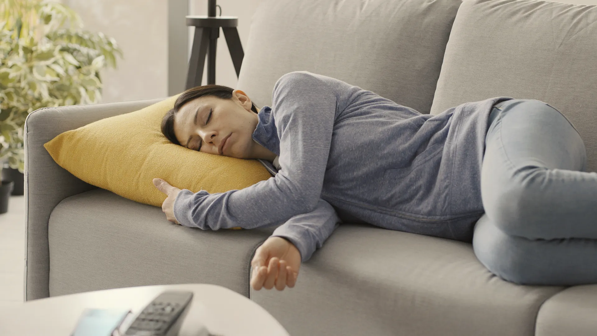 Personne se reposant avec une micro-sieste |Ariella Thérapie | Thérapeute | Psychoénergéticienne | Villeneuve-Loubet | Provence-Alpes-Côte d'Azur | France